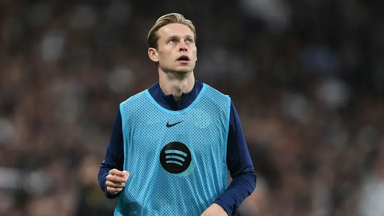 Френки де Йонг отказывается от МЮ? Барселона готовит новый контракт