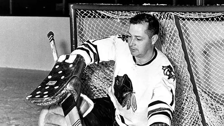 Легендарный вратарь НХЛ Гленн Холл скончался на 95-м году жизни