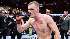 Иен Гэрри после победы пообещал «снести голову» Махачеву

