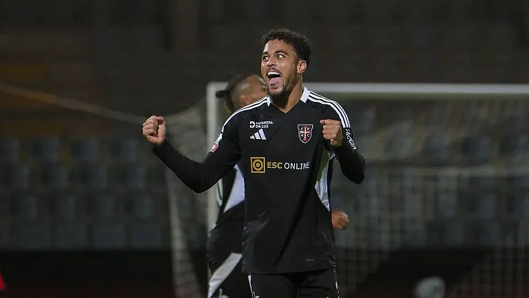 Сын экс-игрока «Барселоны» Патрика Клюйверта подписал контракт с «Лионом»