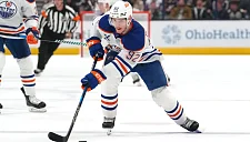 «Калгари» победил «Эдмонтон», Кузнецов и Подколзин не набрали очков