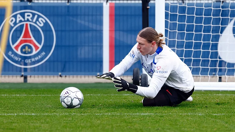 Российский Вратарь ПСЖ Сафонов вернулся к тренировкам после перелома руки