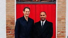 Президент Ferrari Джон Элканн заявил, что «медовый месяц» Хемилтона закончился