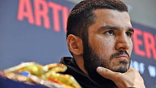 Боксёр Бетербиев получил премию в Грозном и поблагодарил Кадырова