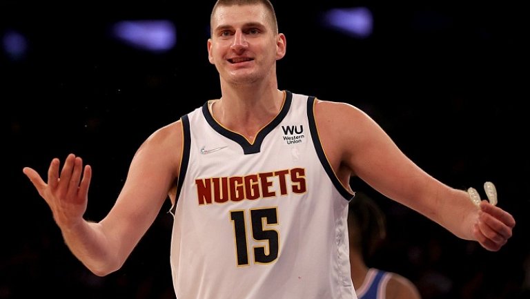 Денвер обыграл Милуоки благодаря трипл-даблу Йокича