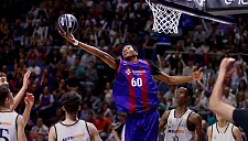 13-летний центровой Дабоне сделал данк в дебютном матче за «Барселону»