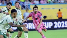 «Барселона» вспомнил знаковые моменты карьеры Лео в день его рождения