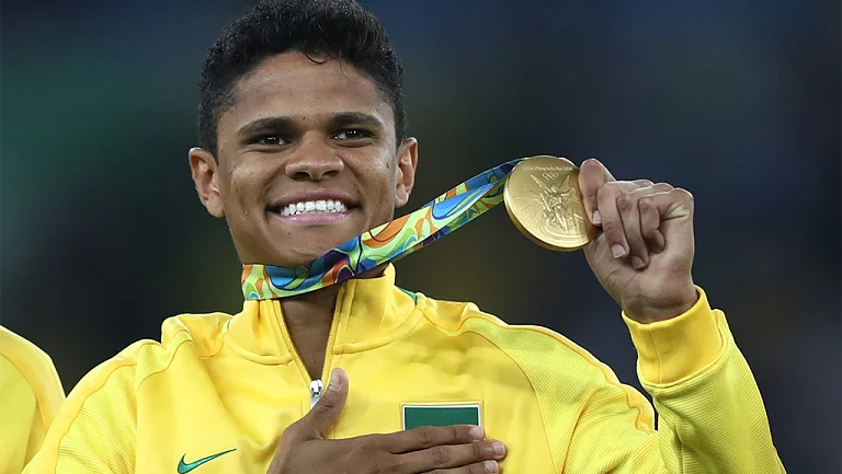 Дуглас Сантос будет играть за сборную Бразилии