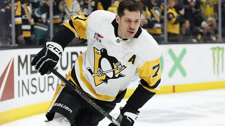 Нападающий «Питтсбурга» Евгений Малкин нарушает ПДД в России