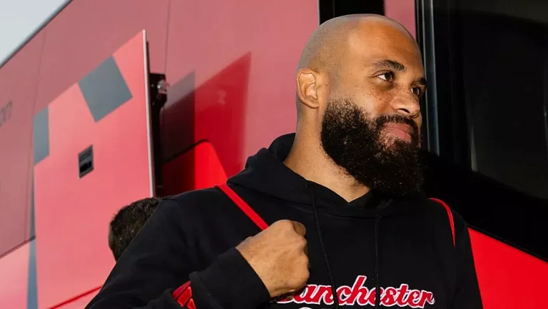 Бриан Мбемо сыграет за МЮ против «Эвертона»