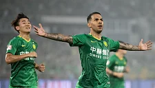 «Бэйцзин Гоань» с разгромным счетом выходит в финал Кубка Китая