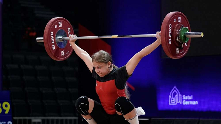 Украинская тяжелоатлетка не стала фотографироваться с россиянкой на ЧЕ