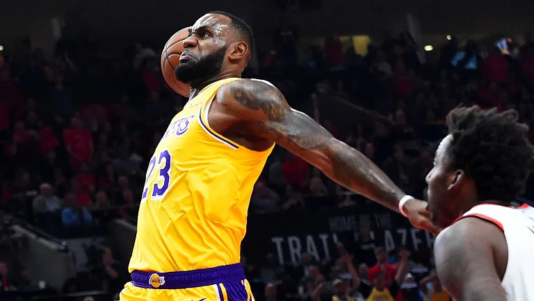 Леброн объяснил, как воспринял решение «Лейкерс» по контракту
