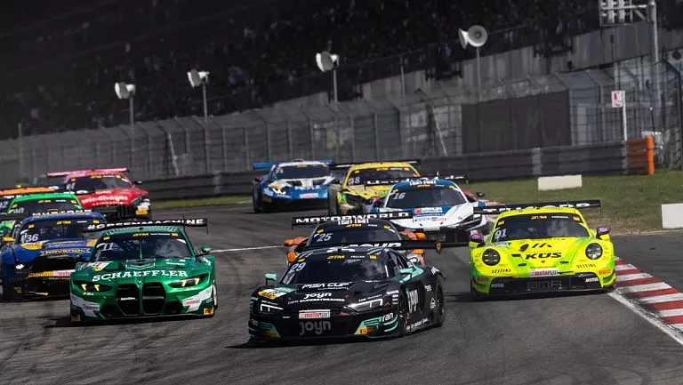 Эйткен одержал победу в первой гонке DTM на Нюрбургринге