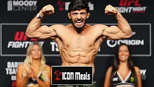 Царукян о секрете пресса: Есть клиника в России — там женщинам делают грудь, мне кубики