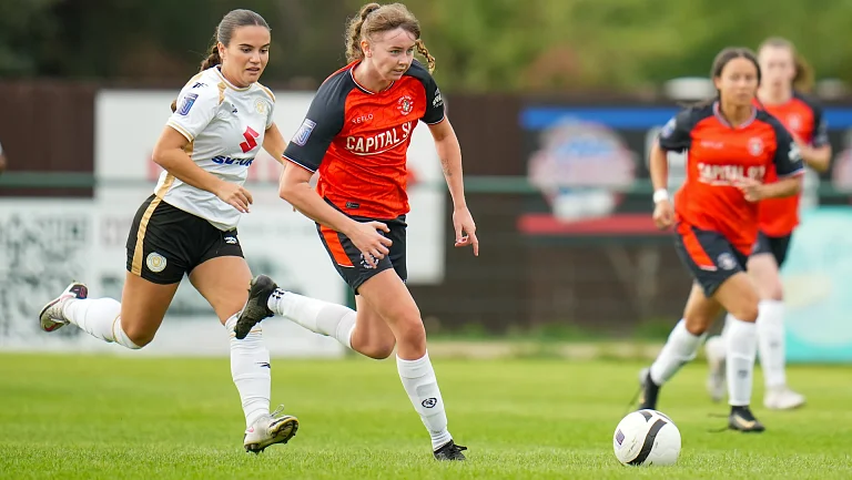 Женская команда «Лутон Таун» крупно проиграла «Норидж Сити»