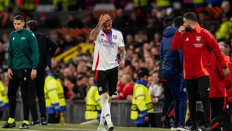 «Лион» высмеивает судейство VAR после поражения от «Ренна»