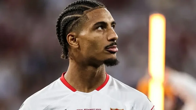 «Байер» заинтересован в французском защитнике Лоике Баде