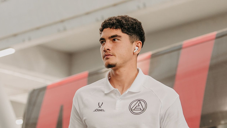 «Акрон» объявил о расторжении контракта с Эсановым