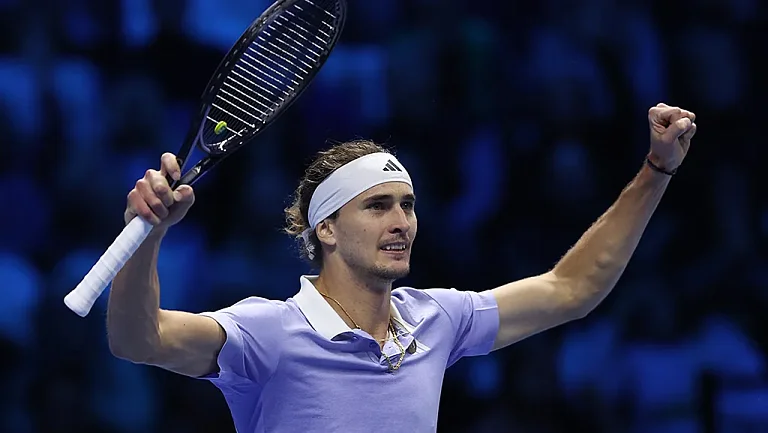 Зверев вышел в 1/4 финала после травмы Хачанова в Цинциннати