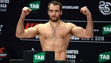 Кунченко нокаутировал Алхасова на турнире памяти Нурмагомедова