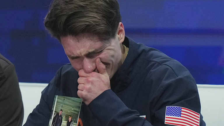 Фигурист Наумов почтил память погибших родителей после проката на ОИ-2026