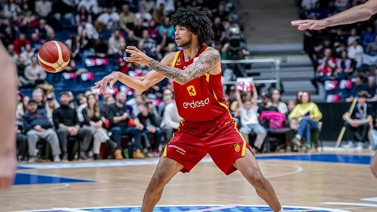 «Реал» подписал 20-летнего форварда Изана Альманса