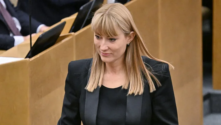 Журова хочет объяснить , почему у сбежавшей в США Клишиной забрали квартиру