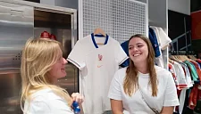 Женский футбол привлекает всё больше внимания в Великобритании