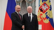 Владимир Путин почтил память легендарного футболиста Никиты Симоняна