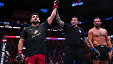 Гастелум одержал победу над Стольцфусом единогласным решением
