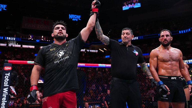 Гастелум одержал победу над Стольцфусом единогласным решением
