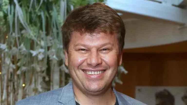 Губерниев пошутил про слова Касаткиной: В Австралии легче дышать из‑за кенгуру