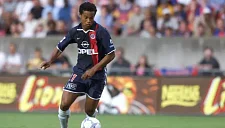 «Пари Сен-Жермен» выпустил ретро-майку с Роналдиньо