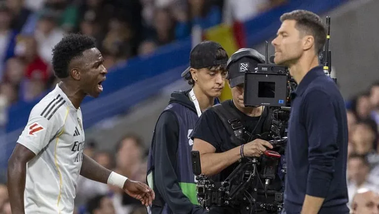 Сегодня Винисиус поговорит с Хаби Алонсо на тренировочной базе «Реала»