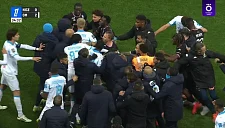 Массовая потасовка произошла в матче Лиги 1