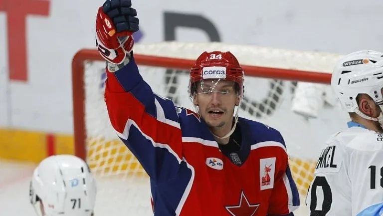 Сопин подтвердил интерес к нападающему Денису Гурьянову