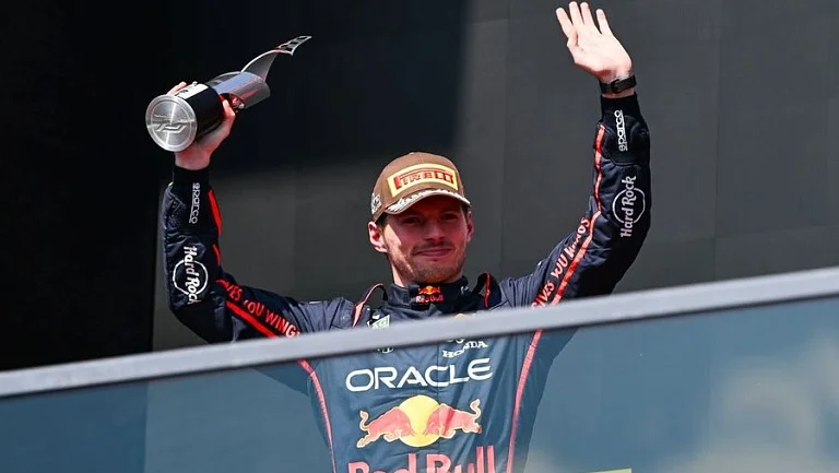 Ферстаппен назвал решение остаться в Red Bull простым