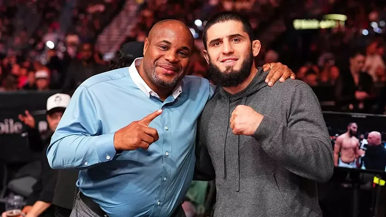 Кормье ошеломлён статусом Махачева в бою против Маддалены