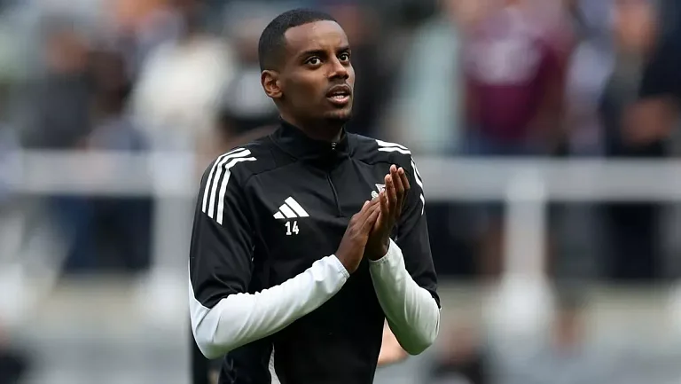 Исак вернулся в «Ньюкасл», но трансфер в «Ливерпуль» не исключён