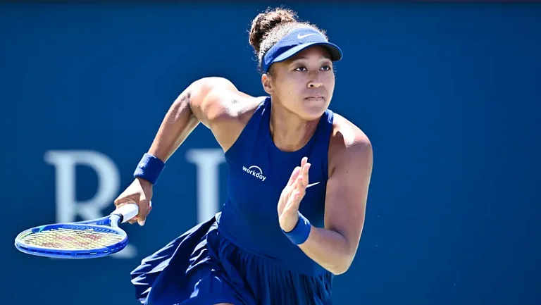 Осака уверенно прошла Свитолину в 1/4 финала в Монреале

