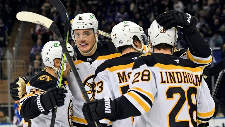 «Бостон Брюинз» продлевают контракты с игроками