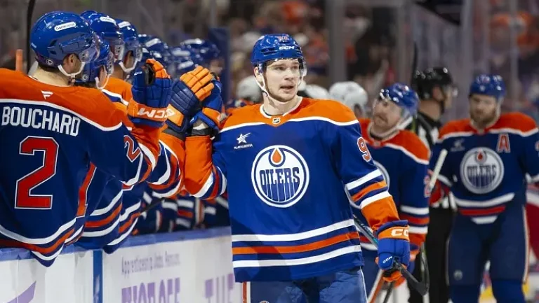 «Эдмонтон» победил «Виннипег» благодаря голам Подколзина и Макдэвида