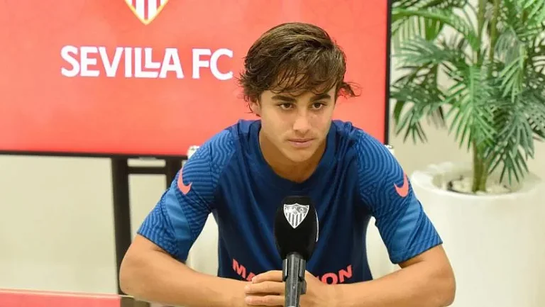 «Севилья» получит прибыль с продажи Альвареса