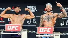 Бойцы UFC прошли взвешивание в Дохе — опубликованы результаты