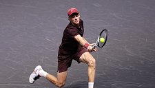 Синнер успешно стартовал на Итоговом турнире ATP, обыграв Оже-Альяссима