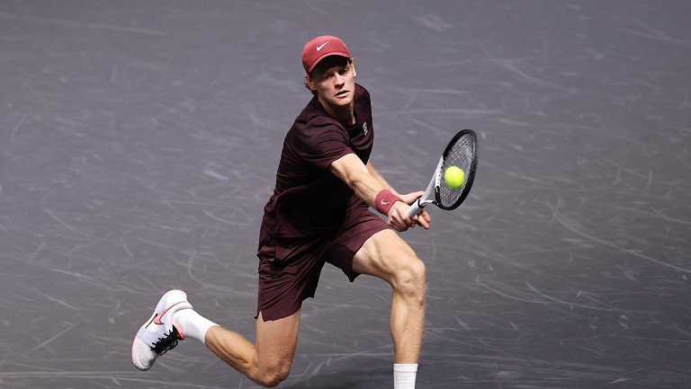 Синнер успешно стартовал на Итоговом турнире ATP, обыграв Оже-Альяссима