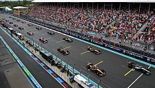 Алонсо, Окон и Антонелли высказались о планах Доменикали сократить гонки Формулы-1