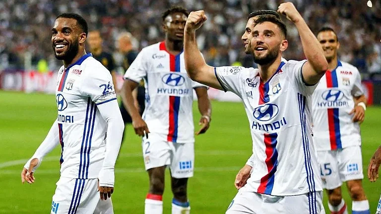 «Лион» продлил контракт с молодым талантом Гомесом 