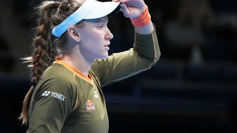 Елена Рыбакина первой вышла в плей-офф Итогового турнира WTA